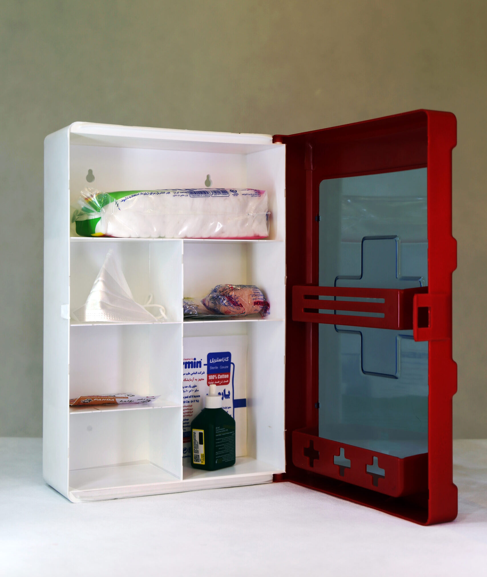 جعبه کمک های اولیه پر.jpg