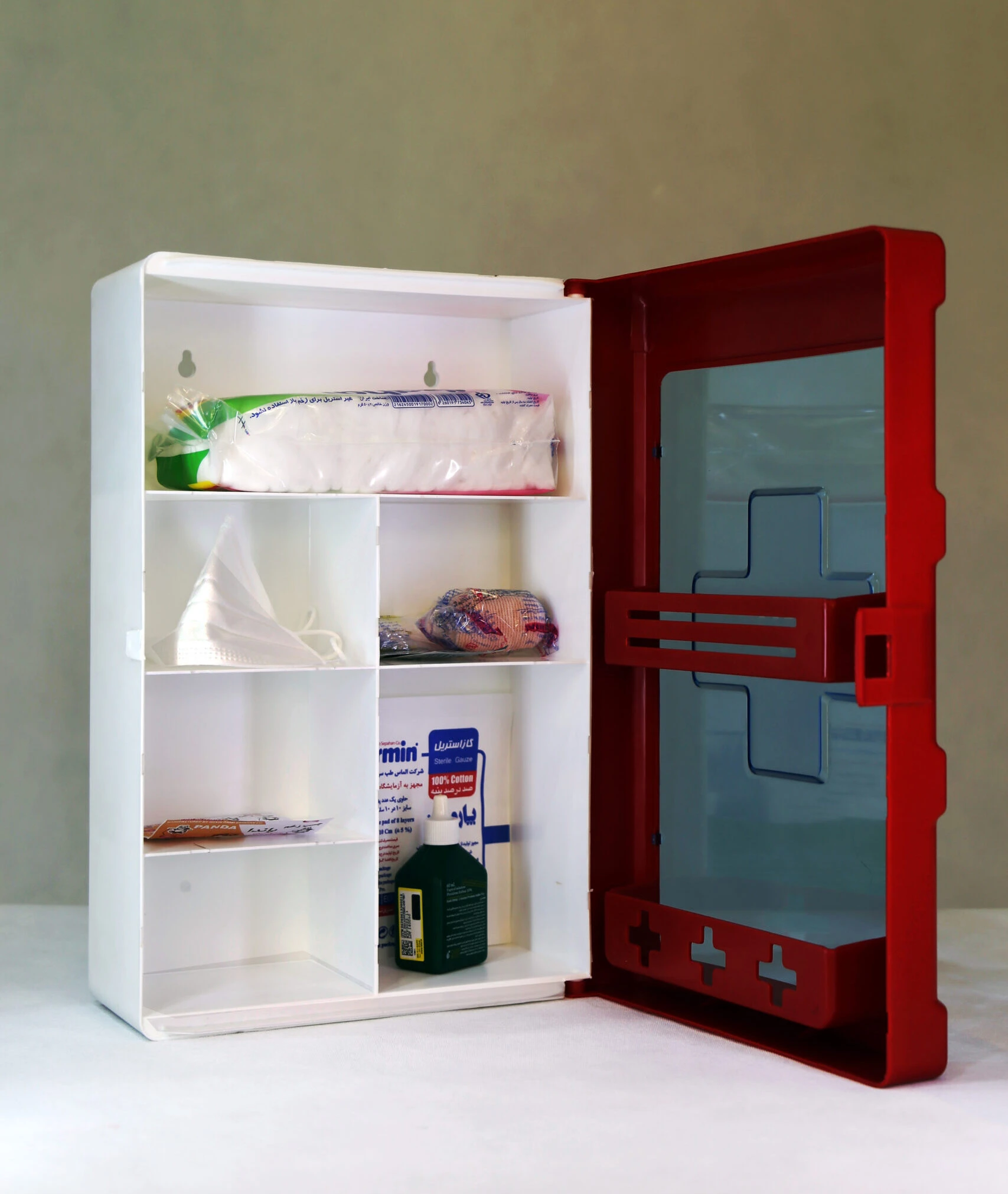 جعبه کمک های اولیه پر.jpg