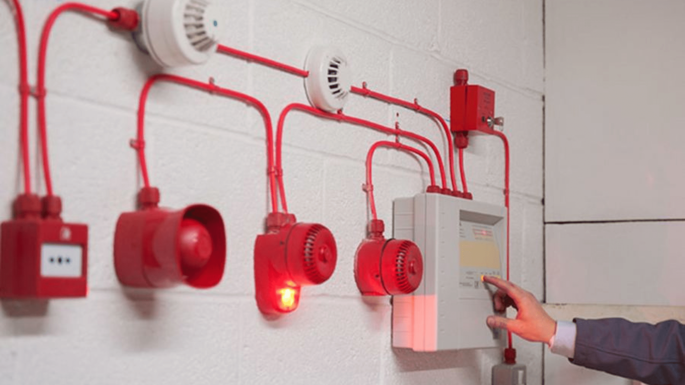 ۵ اشتباه مرگبار در سیستمهای اطفای حریق که میتوانند یک ساختمان را نابود کنند.